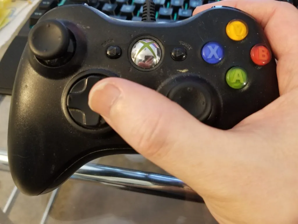 Super easy to reach the d-pad with the right thumb on the dirty, grimy old Xbox 360 controller.