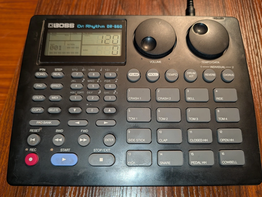 Boss DR-660 Dr. Rhythm screen showing successful boot after battery replacement